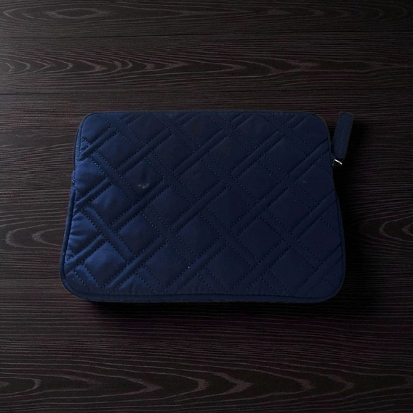 Chic Vera Bradley navy blue quilted cosmetic bag - Picture 3 of 6